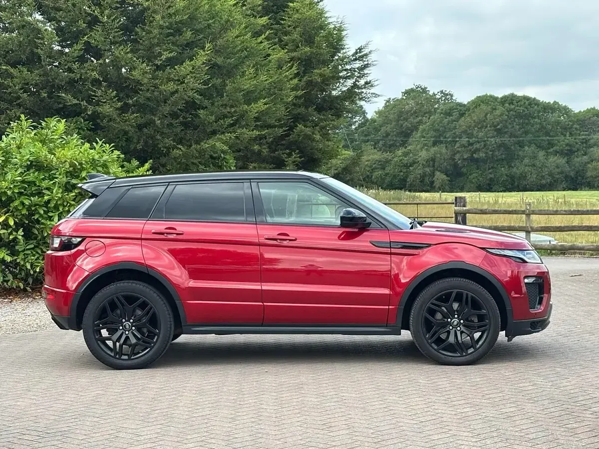 Used Land Rover Range Rover evoque HSE Dynamic 240 HP (176 kW) 2019 Red SUV