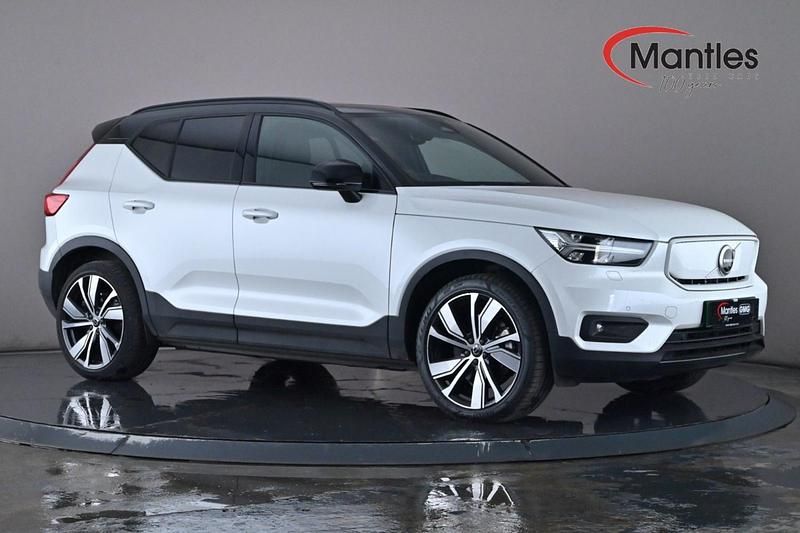 White Used 2021 Volvo XC40 SUV | £22,895 (Fair price) - Image 1/4