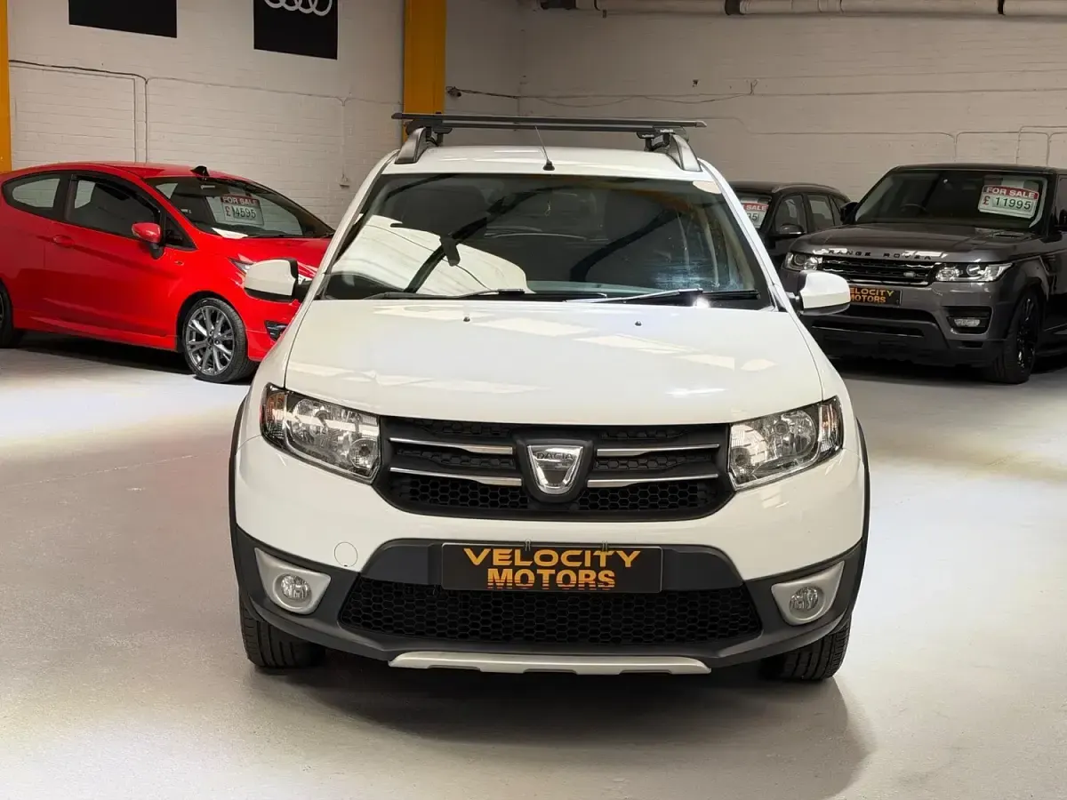 Used Dacia Sandero Lauréate 2015 White Hatchback