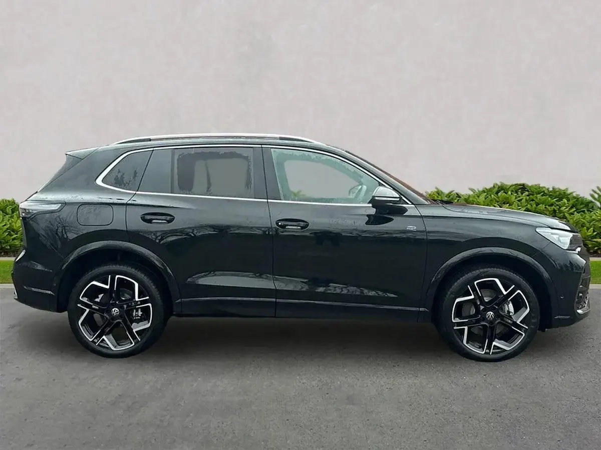 Used VW Tiguan R-line 272 HP (200 kW) 2025 Black SUV