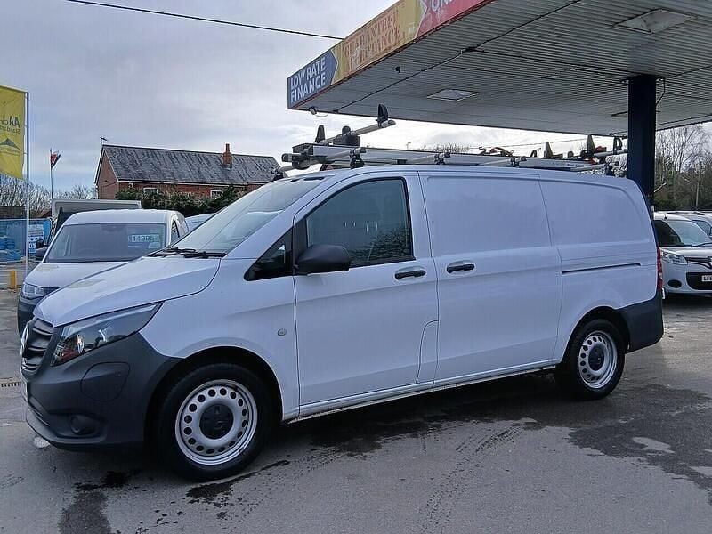 Used Mercedes e-Vito Progressive 85 kW (116 HP) 2022 White MPV
