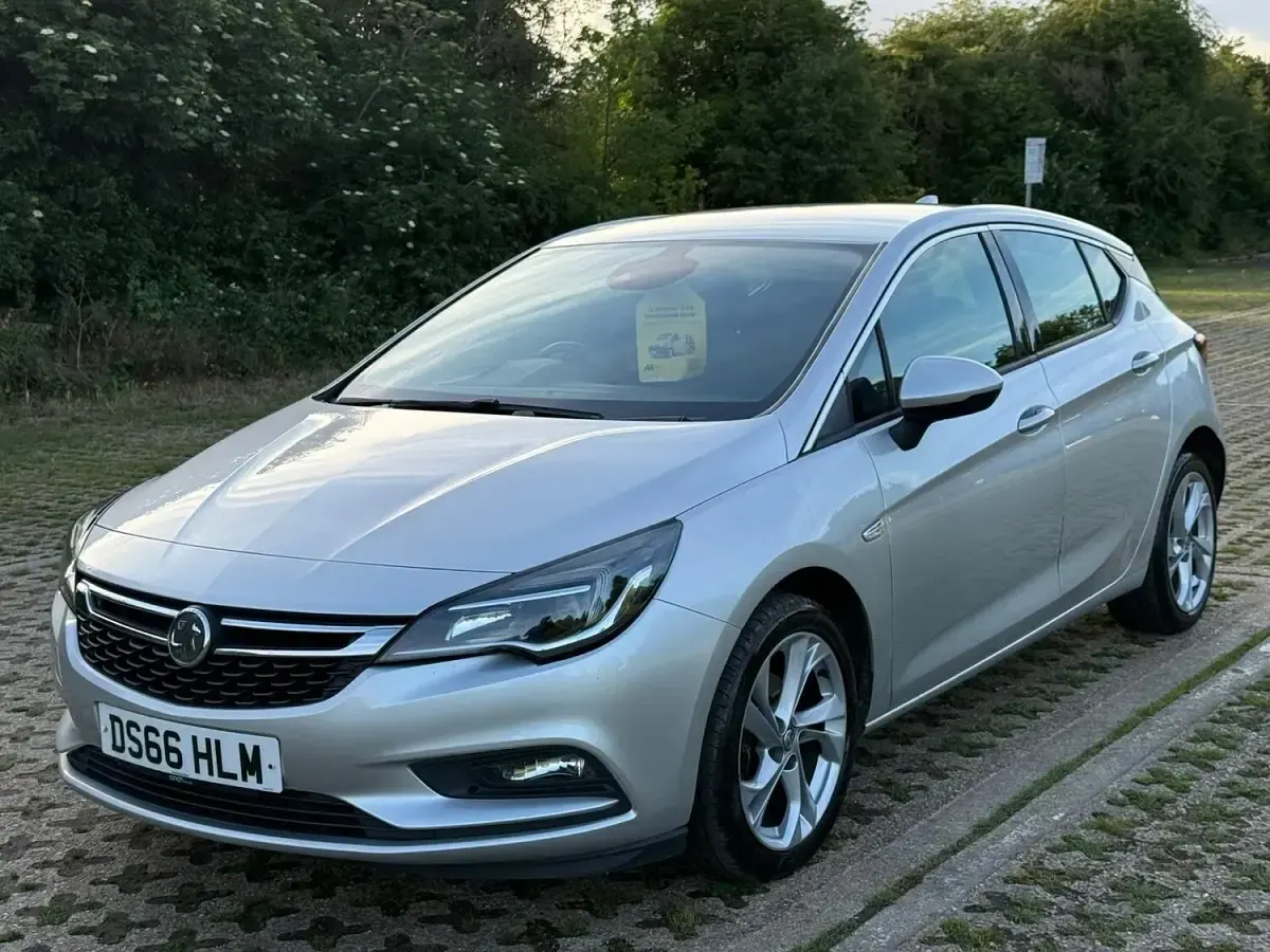 Used Vauxhall Astra SRi 150 HP (110 kW) 2016 Silver Hatchback