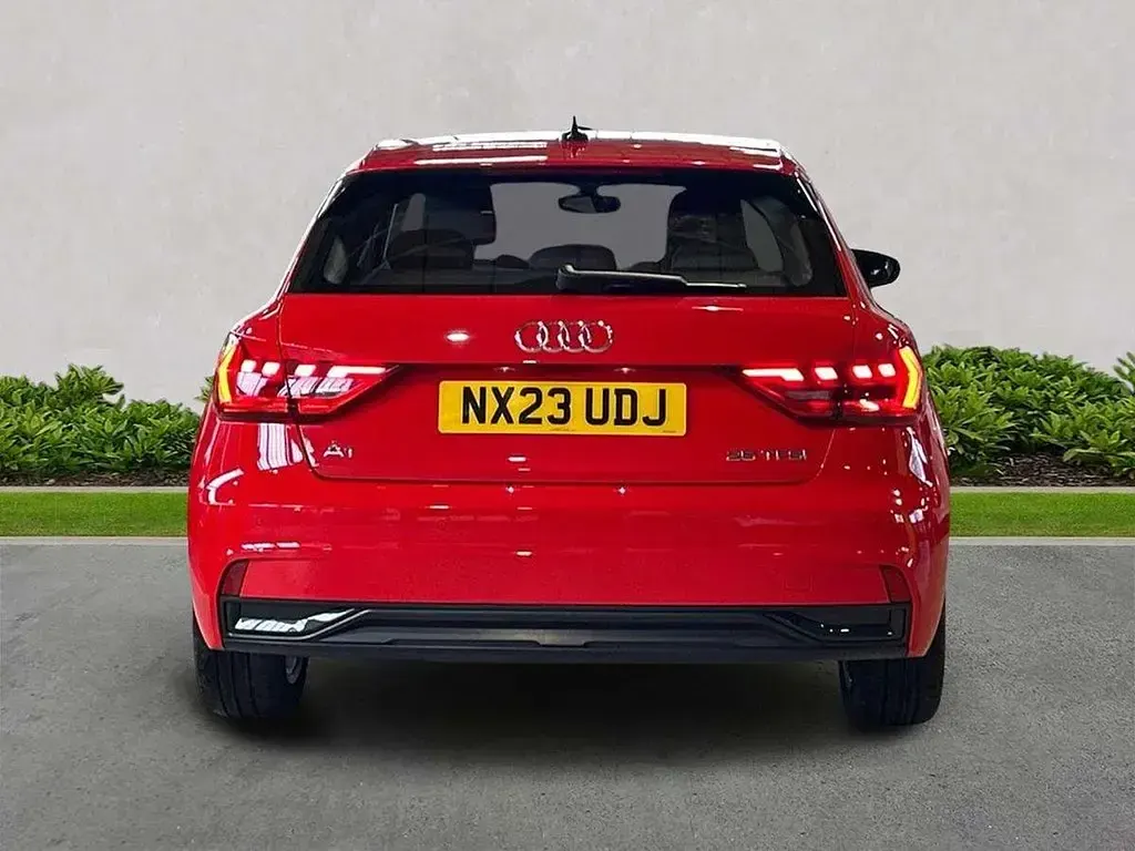 Usado Audi A1 Sport 94 HP (69 kW) 2023 Vermelho SUV