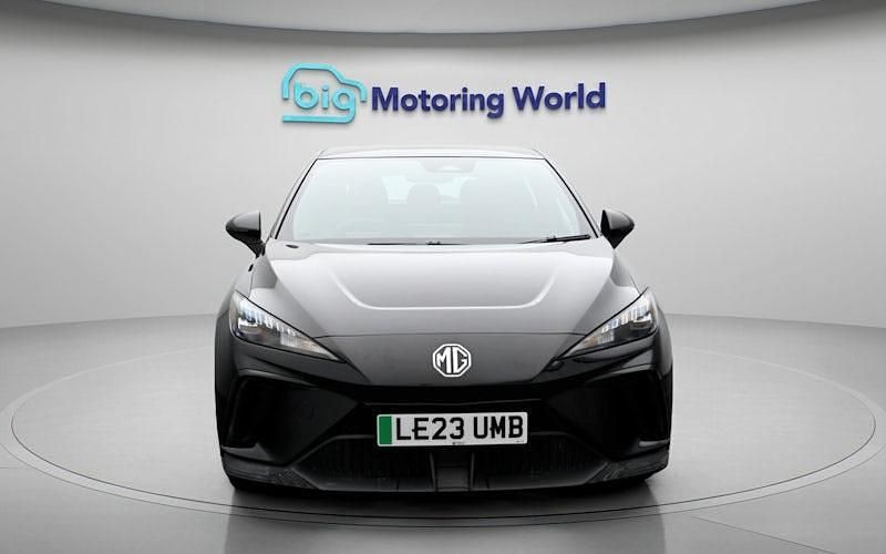 Begagnad MG MG4 EV SE 150 kW (204 HK) 2024 Halvkombi