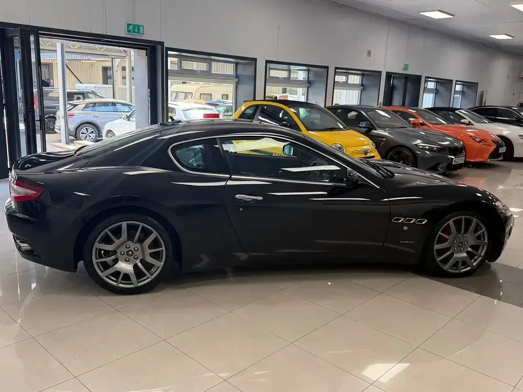 Used Maserati Granturismo 405 HP (297 kW) 2008 Black Coupe