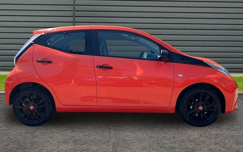 Usado Toyota Aygo X-cite 69 HP (50 kW) 2015 Citadino