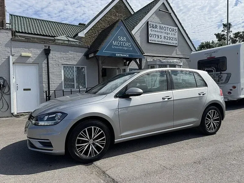 Used VW Golf VII SE 123 HP (90 kW) 2017 Silver Hatchback