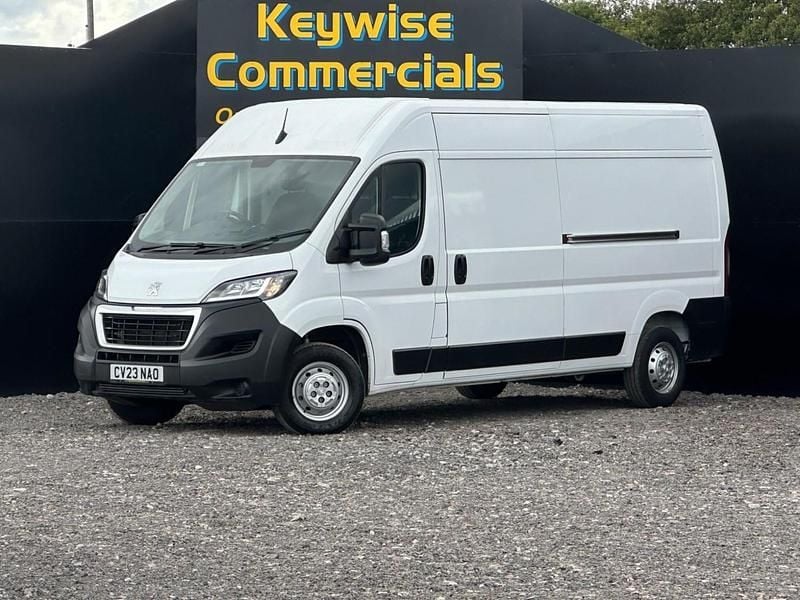 White Used 2023 Peugeot Boxer Van | £14,490 (Good price) - Image 1/2