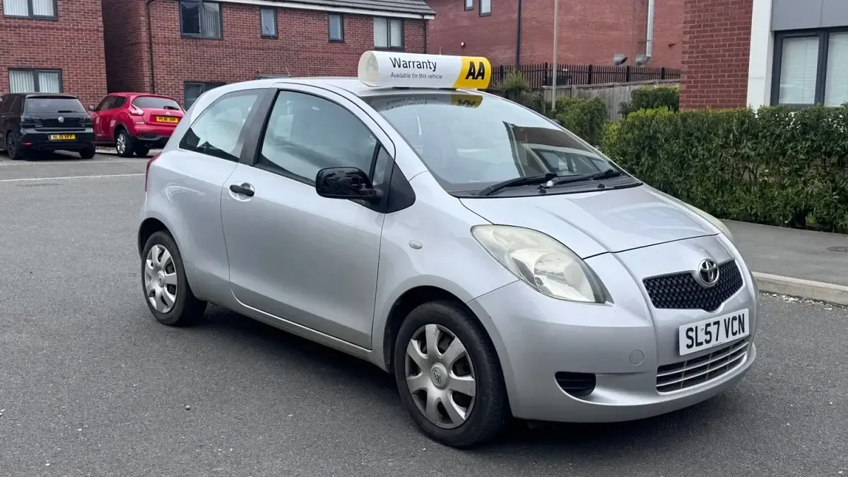 Begagnad Toyota Yaris T2 69 HK (50 kW) 2007 Silver Halvkombi