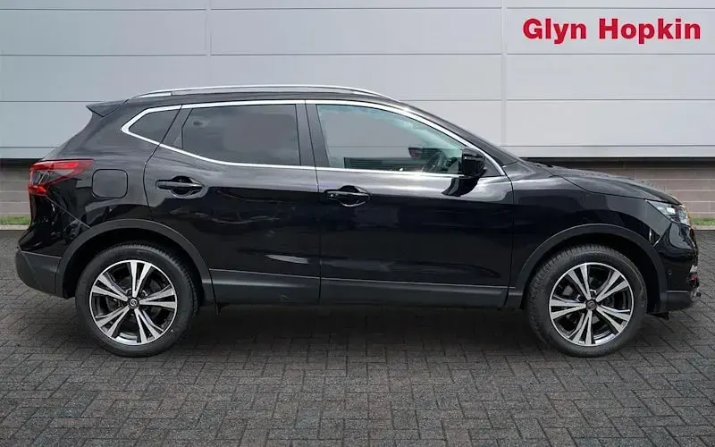 Used Nissan Qashqai N-Connecta 140 HP (102 kW) 2020 Black SUV
