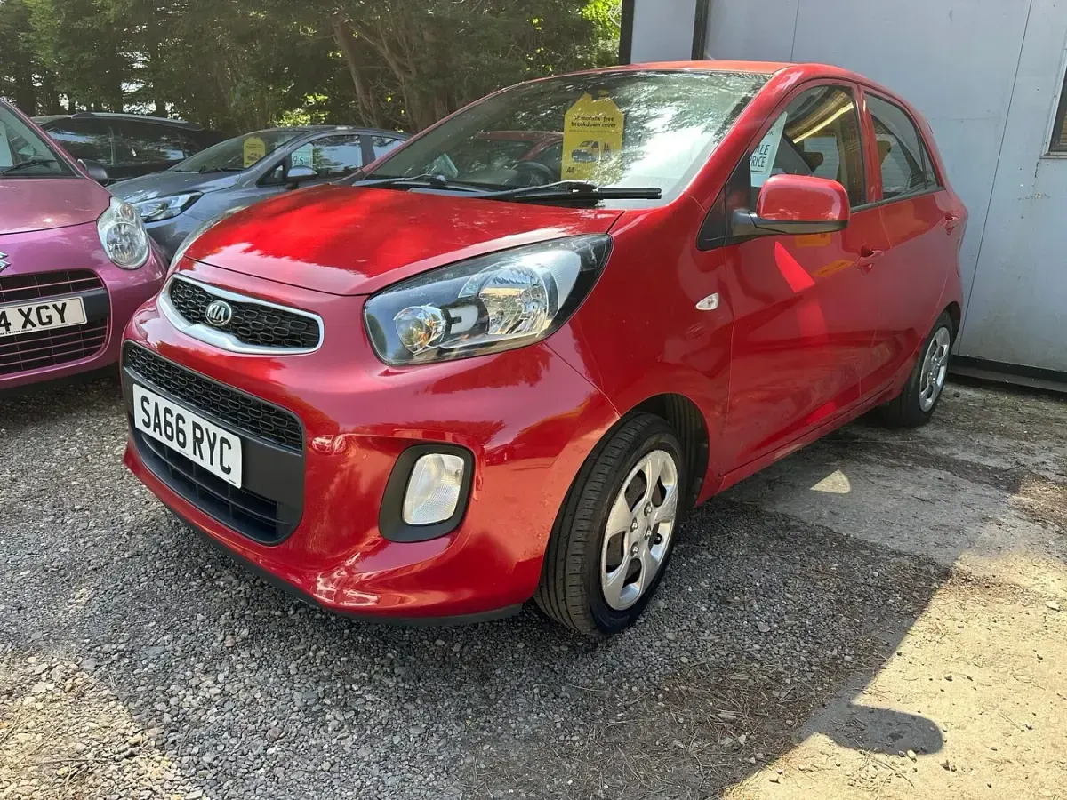 Used Kia Picanto Air 65 HP (47 kW) 2016 Red Hatchback