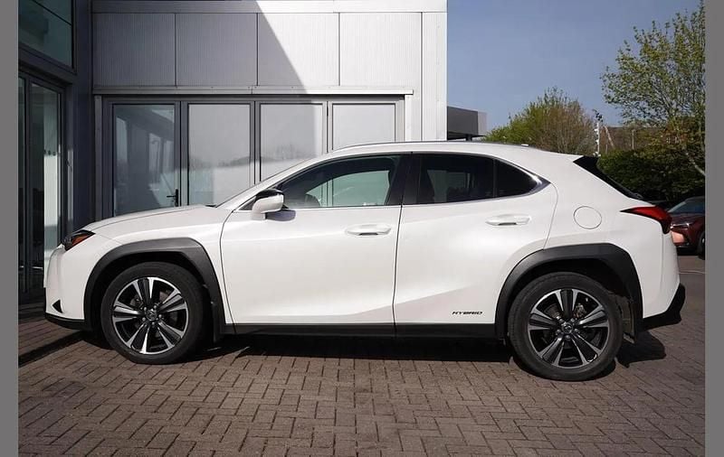 Used Lexus UX 250h 180 HP (132 kW) 2019 White SUV