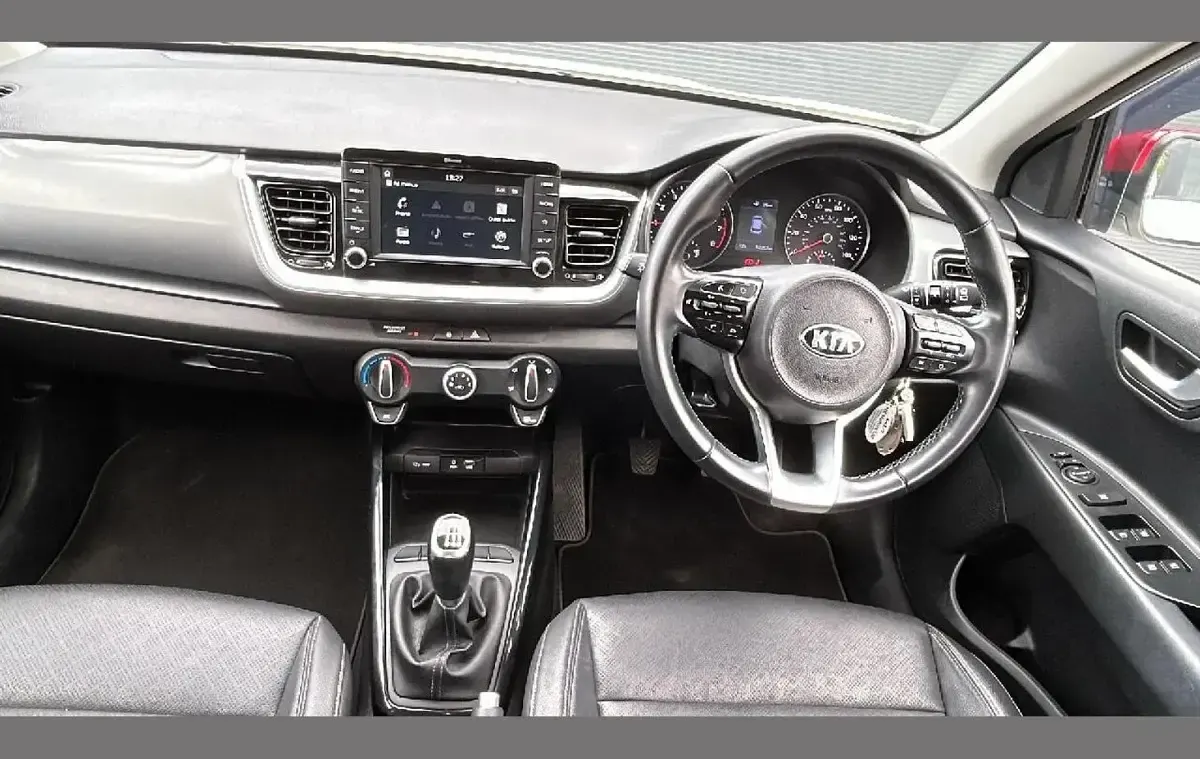 Used Kia Stonic 117 HP (86 kW) 2020 White SUV