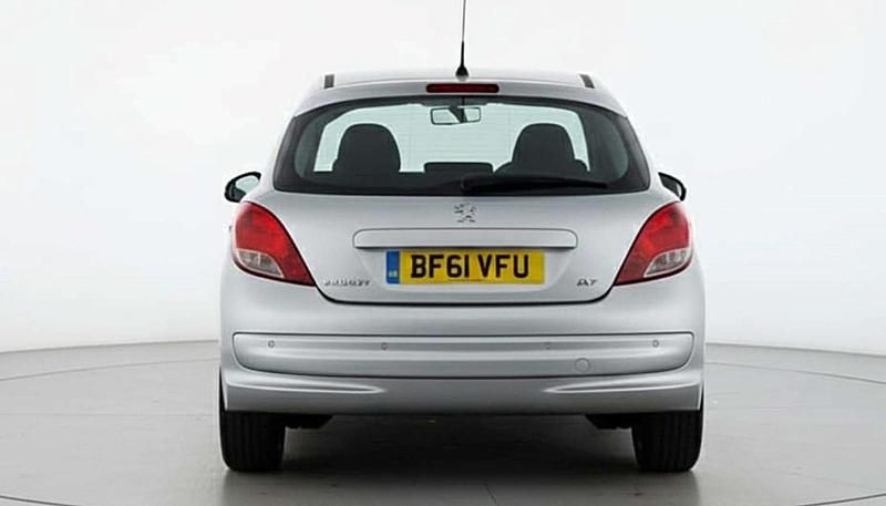 Second-hand Peugeot 207 Allure 120 CP (88 kW) 2011 Argintiu Hatchback