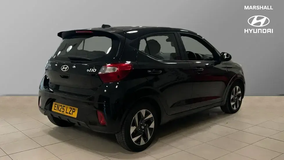 Used Hyundai i10 Advanced 63 HP (46 kW) 2025 Black Hatchback