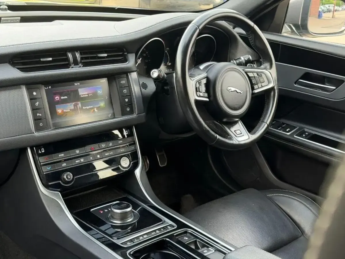 Used Jaguar XF R-Sport 200 HP (147 kW) 2018 Grey Sedan