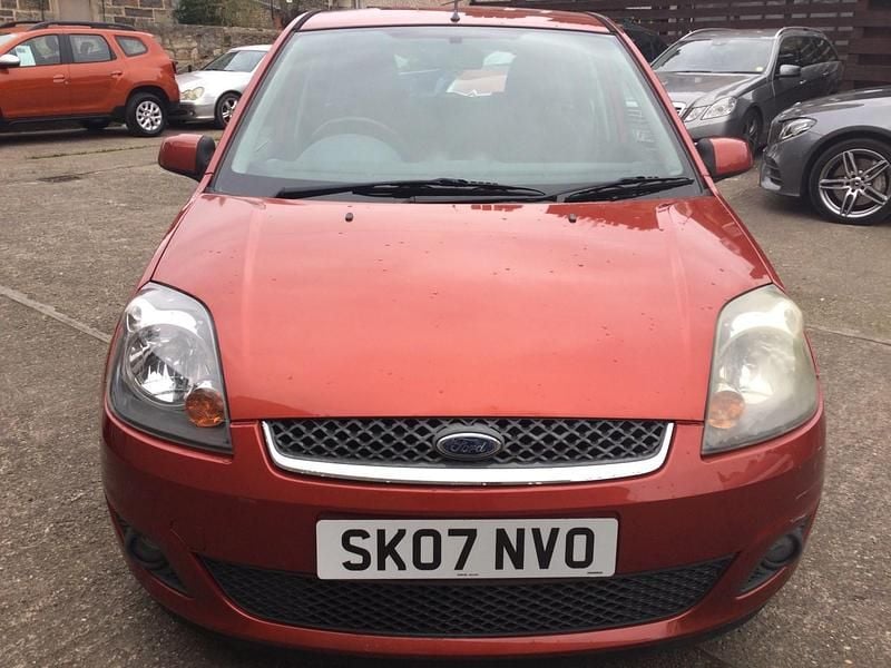 Used Ford Fiesta Zetec 79 HP (58 kW) 2007 Red Hatchback