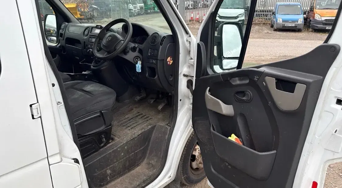 Used Vauxhall Movano 145 HP (106 kW) 2017 White MPV