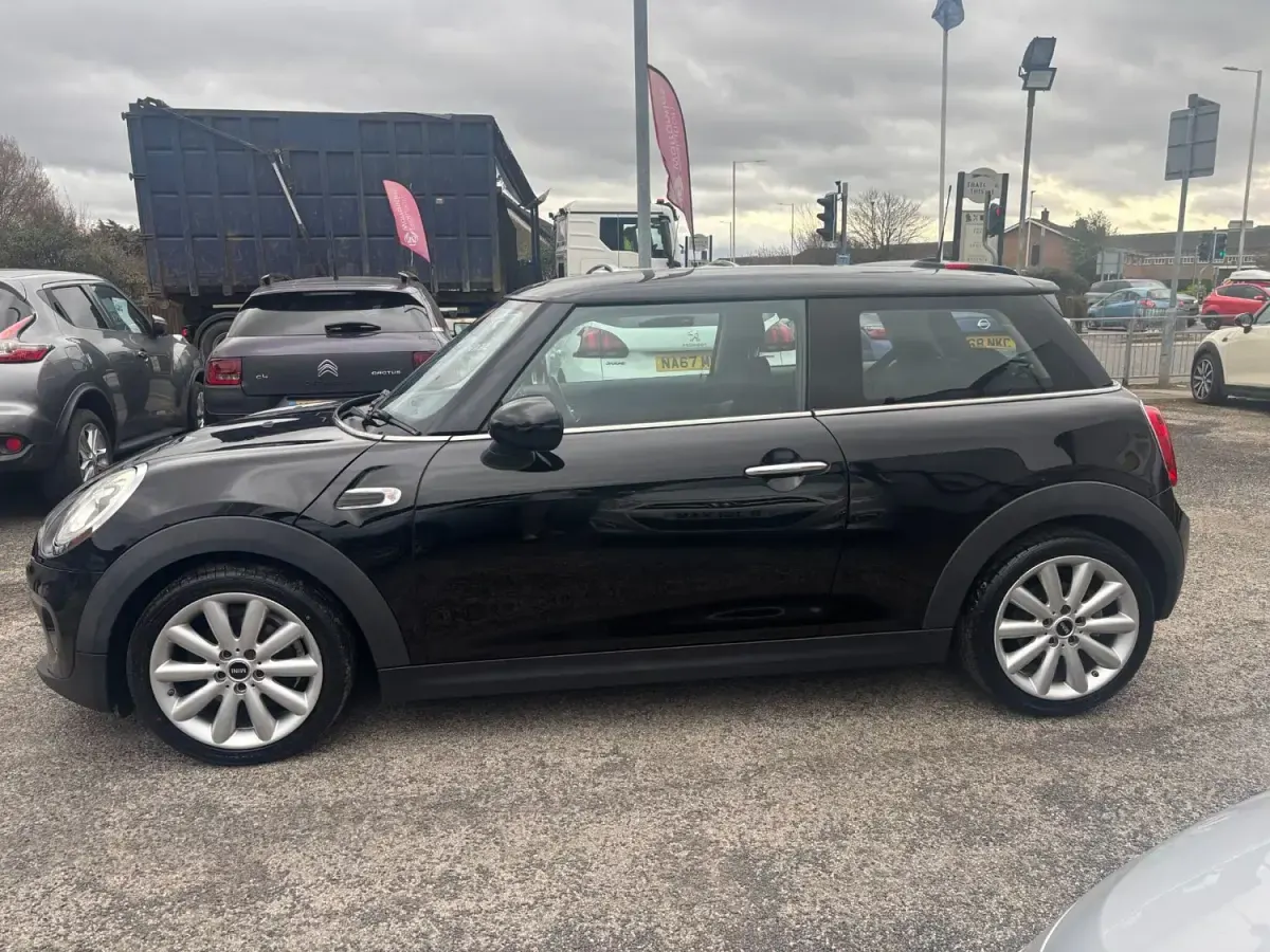 Używany Mini Cooper D Hatch 116 KM (85 kW) 2017 Czarny Hatchback