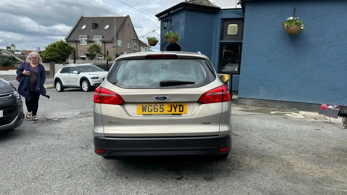 Used Ford Focus Zetec 125 HP (91 kW) 2015 Silver Estate