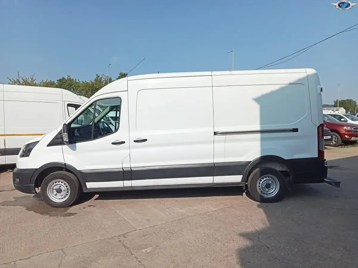 Used Ford Transit 105 HP (77 kW) 2022 White Van