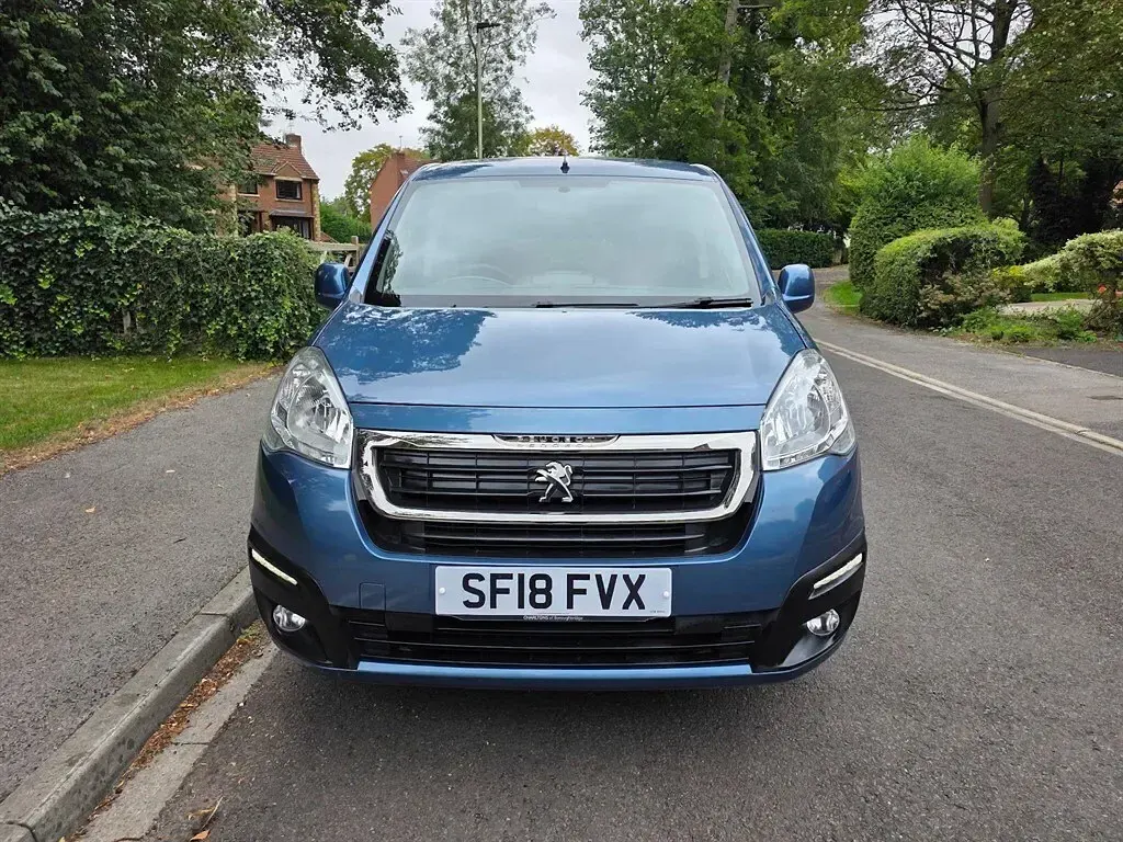 Used Peugeot Partner Tepee Allure 2018 Blue MPV