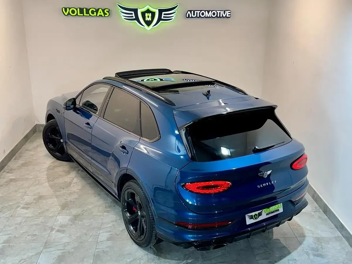Used Bentley Bentayga 550 HP (404 kW) 2021 Blue SUV