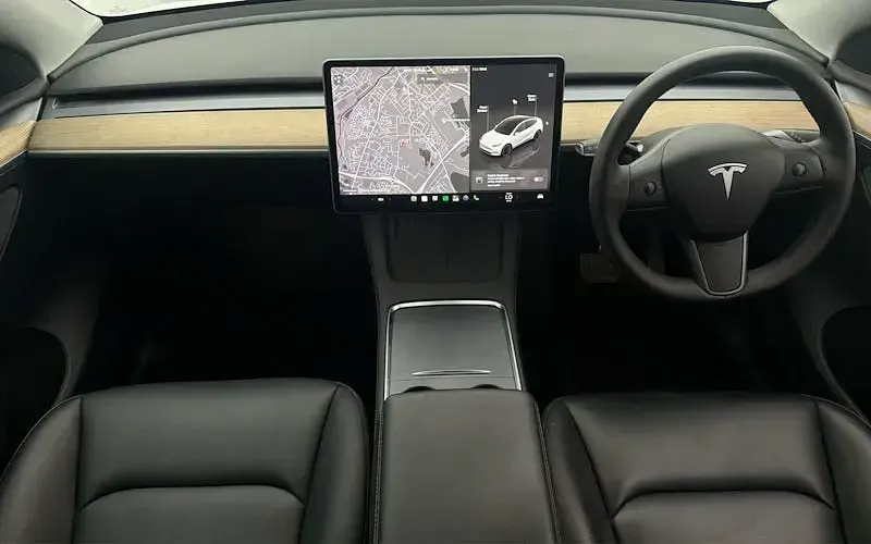 Used Tesla Model Y Long Range AWD 378 kW (514 HP) 2022 White SUV