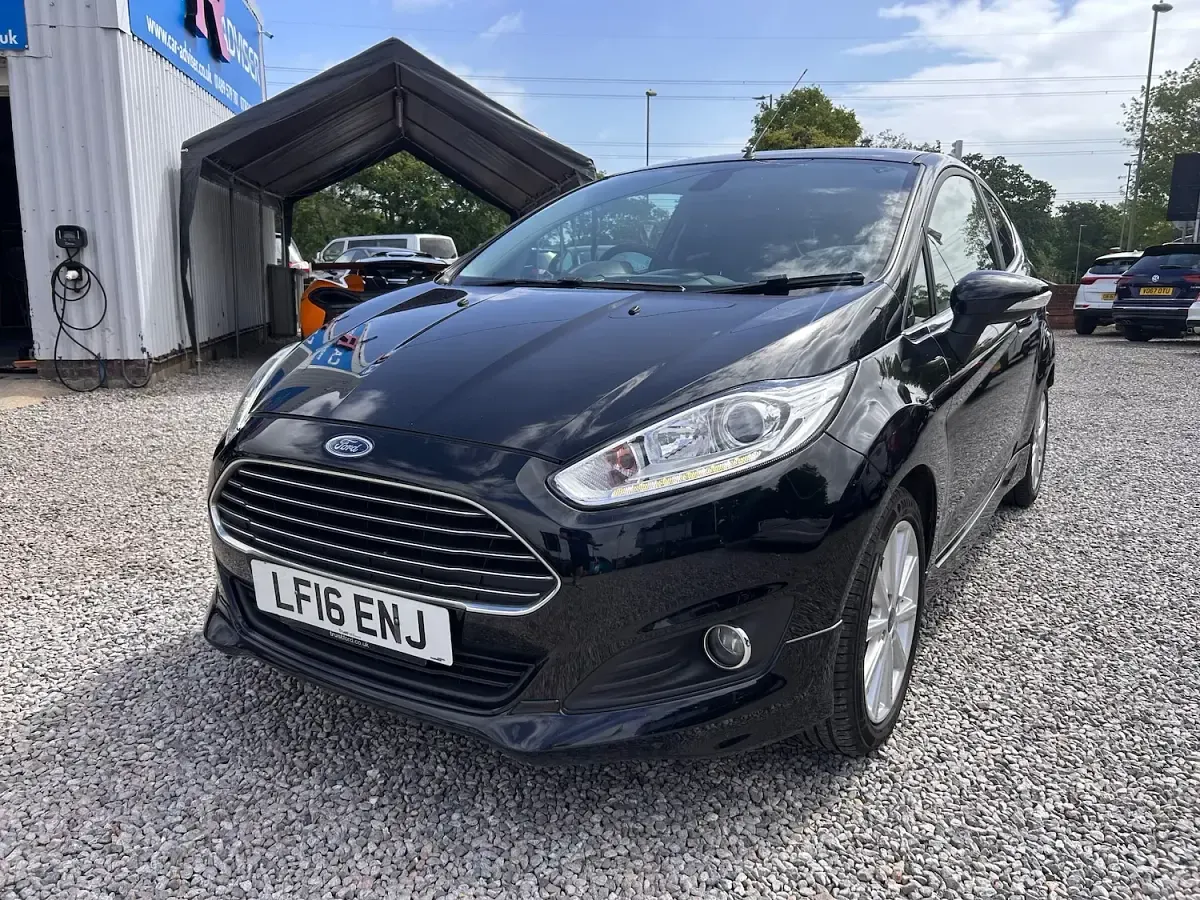 Used Ford Fiesta Titanium 125 HP (91 kW) 2016 Black Hatchback