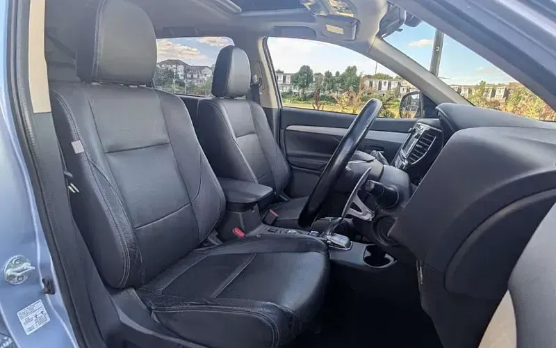 Used Mitsubishi Outlander P-HEV 121 HP (88 kW) 2015 Estate