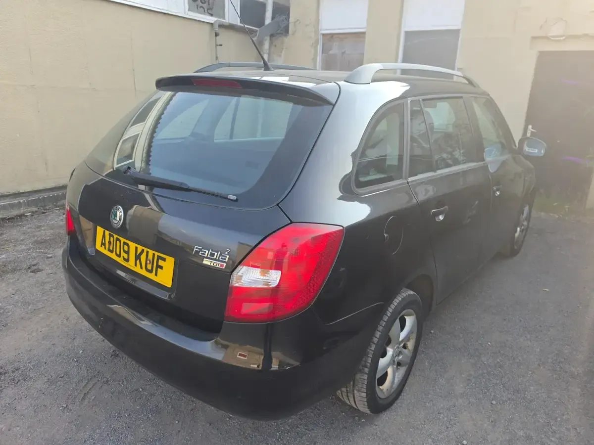 Used Skoda Fabia 80 HP (58 kW) 2009 Black Estate