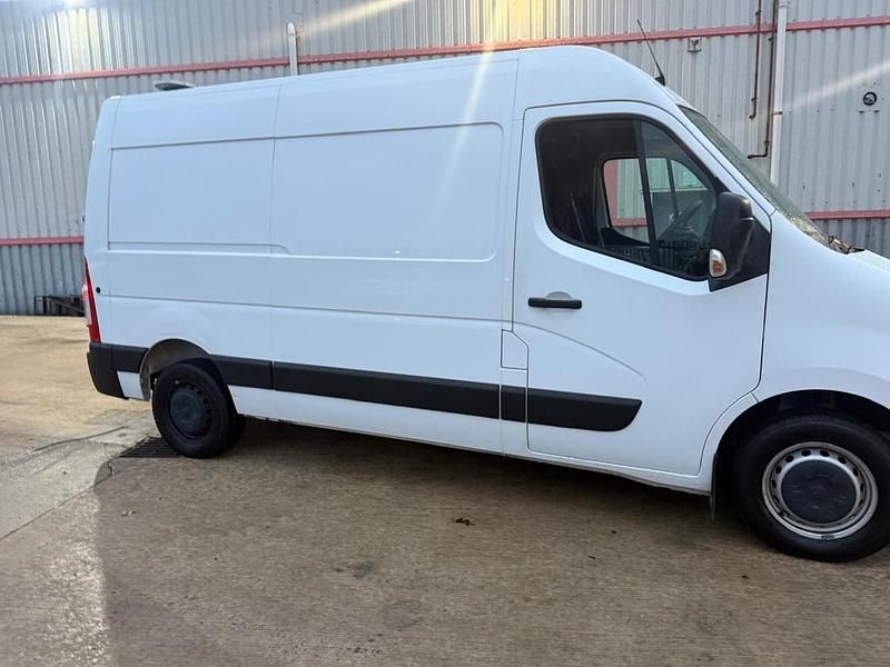 Second-hand Vauxhall Movano 135 CP (99 kW) 2021 Alb Monovolum