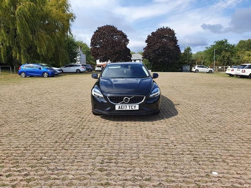 Used Volvo V40 Momentum 120 HP (88 kW) 2017 Black Estate