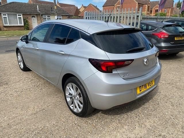 Used Vauxhall Astra Design Edition 2016 Silver Hatchback