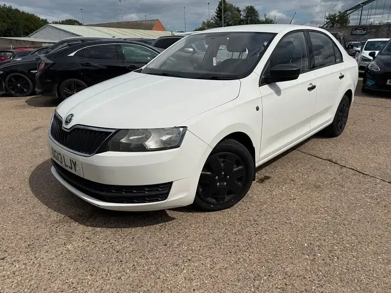Used Skoda Rapid 2013 White Hatchback
