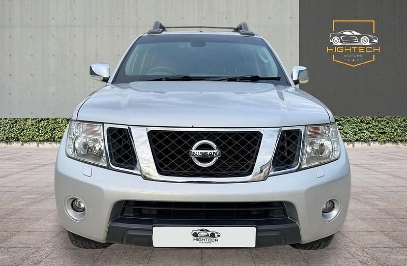 Begagnad Nissan Navara 2011 Silver Pickup