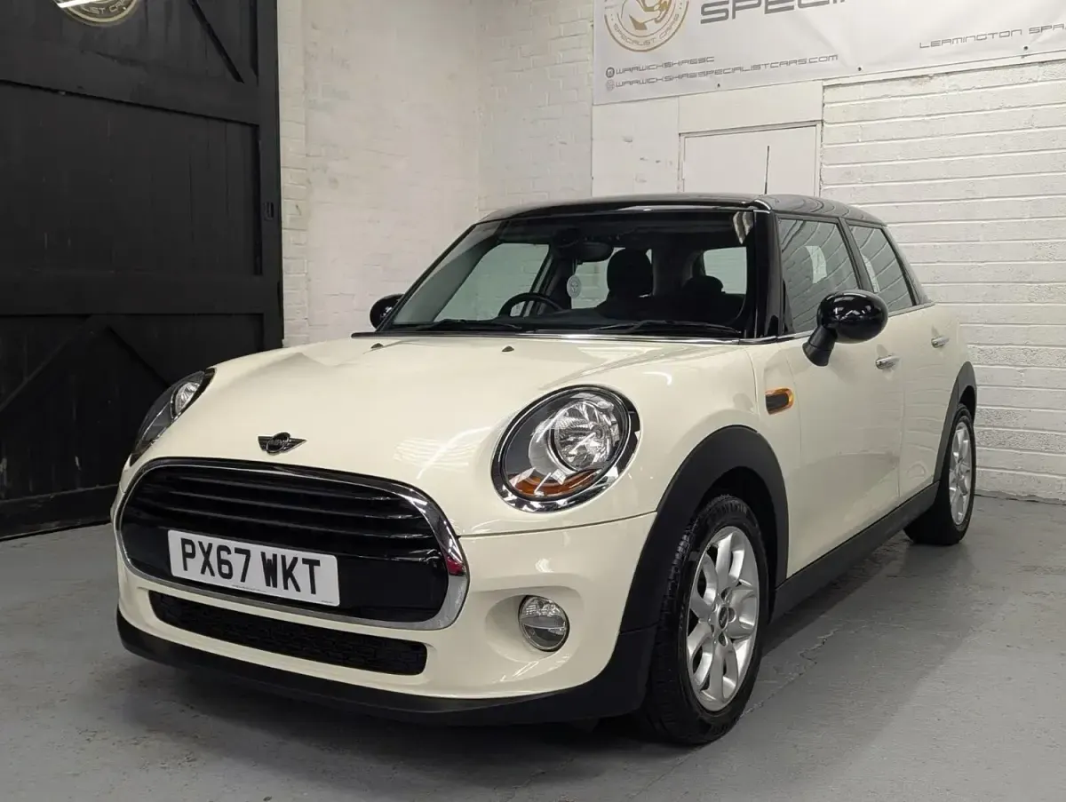 Begagnad Mini Cooper Hatch 2017 Vit Halvkombi