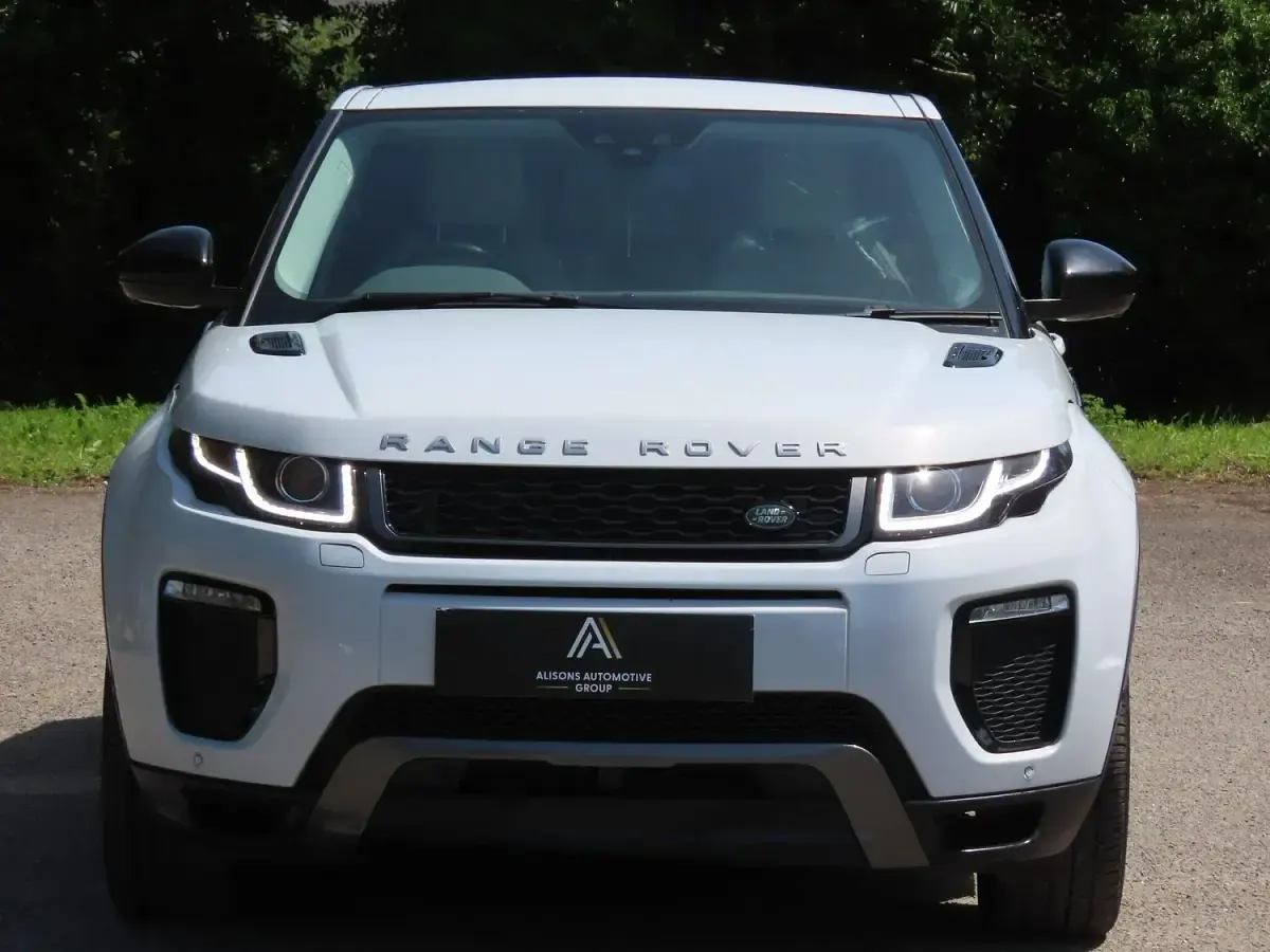 Used Land Rover Range Rover evoque HSE Dynamic 2018 White Estate