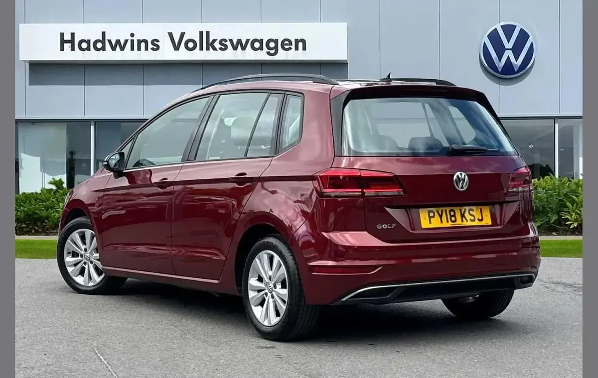 Used VW Golf Sportsvan SE 131 HP (96 kW) 2018 Red MPV