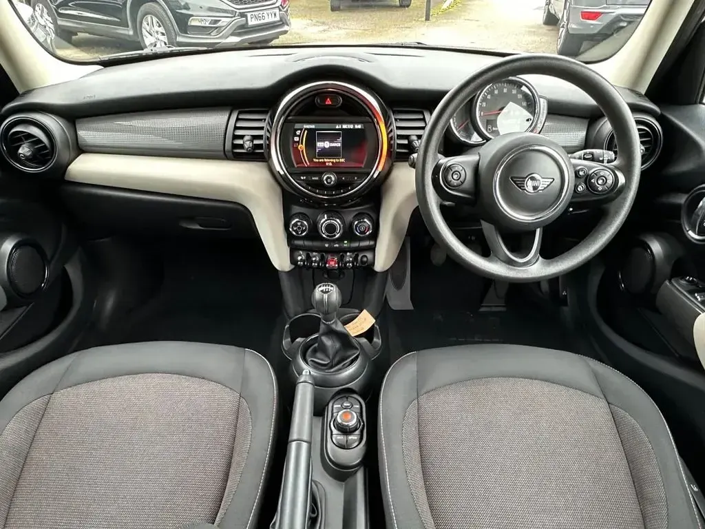 Used Mini Cooper Hatch 136 HP (100 kW) 2018 White Hatchback