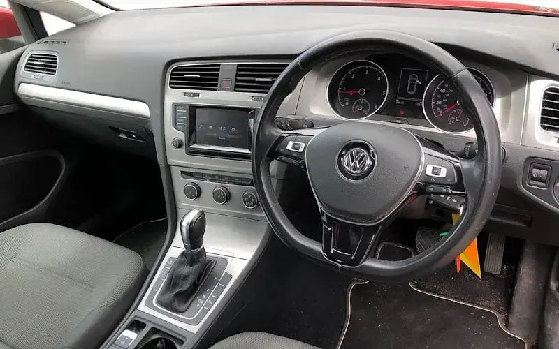 Second-hand VW Golf VII Match 150 CP (110 kW) 2015 Roșu Hatchback