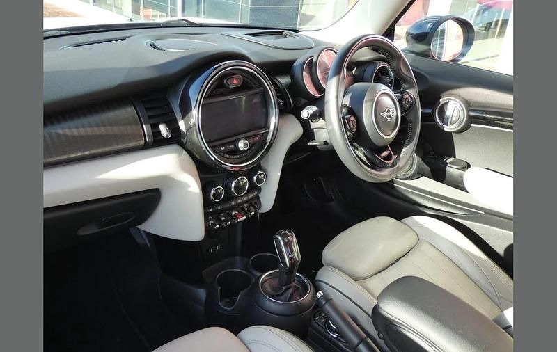 Used Mini Cooper S Exclusive 188 HP (138 kW) 2019 White Hatchback