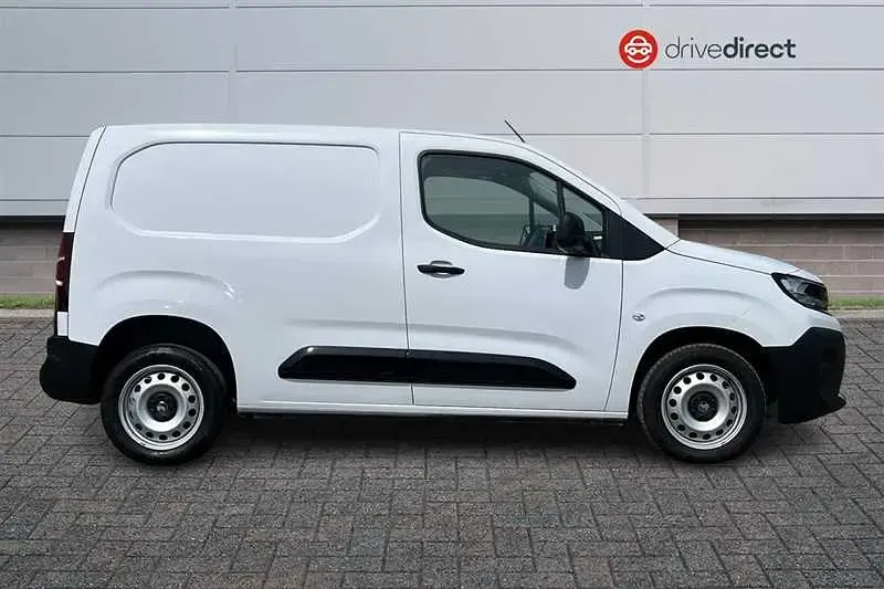 Used Vauxhall Combo S 100 HP (73 kW) 2024 White MPV
