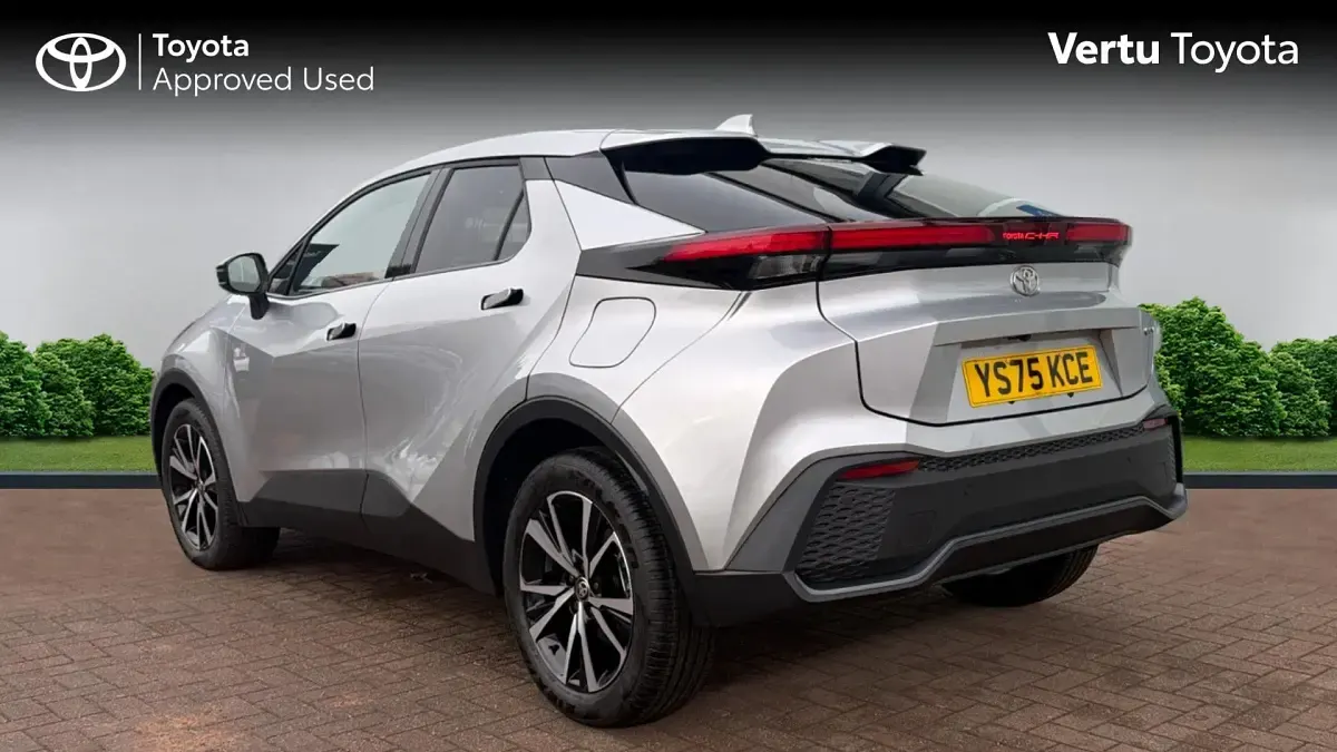 Used Toyota C-HR Design 140 HP (102 kW) 2025 Silver metallic (metallic paint) SUV