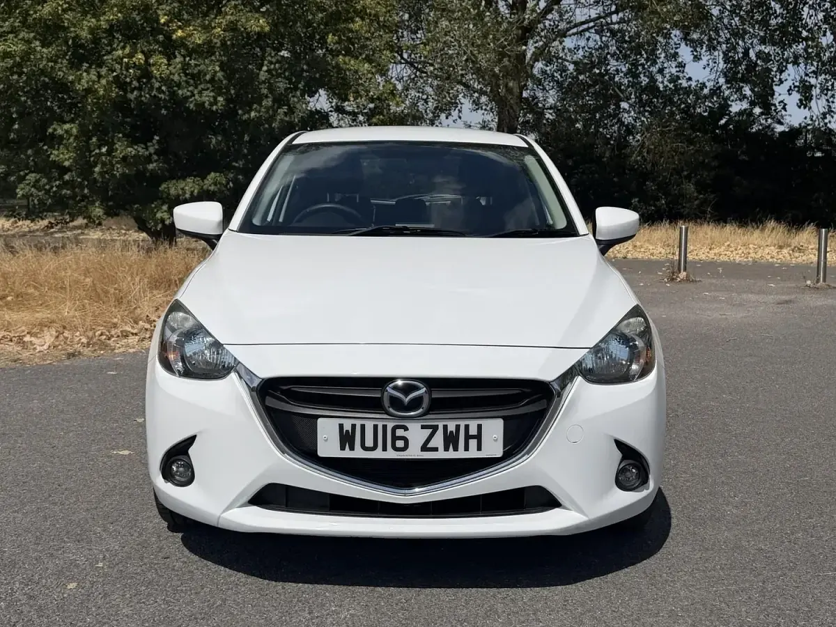 Used Mazda 2 75 HP (55 kW) 2016 White Hatchback