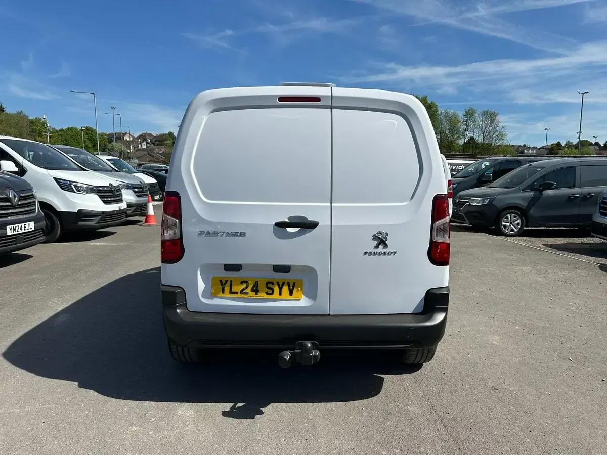 Used Peugeot Partner Premium 131 HP (96 kW) 2024 White MPV
