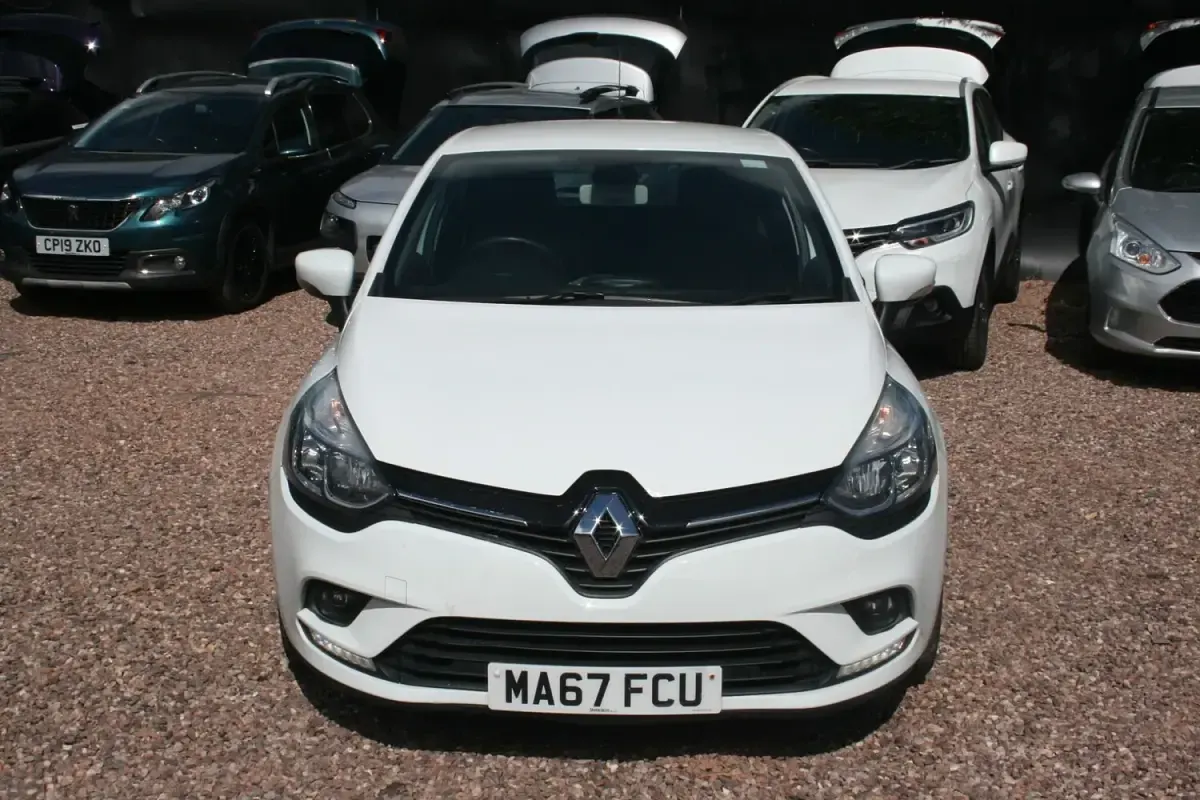 Used Renault Clio Dynamique 2017 White Hatchback