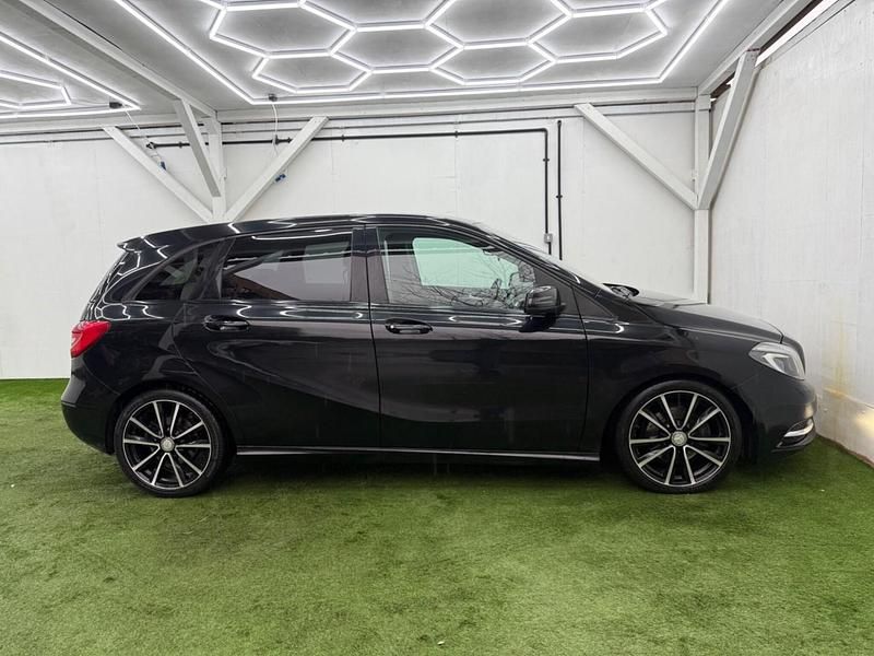Begagnad Mercedes B180 109 HK (80 kW) 2014 Svart Minibuss