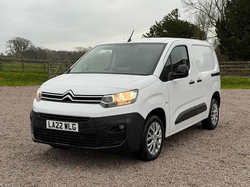 Used Citroën Berlingo 100 HP (73 kW) 2022 White MPV