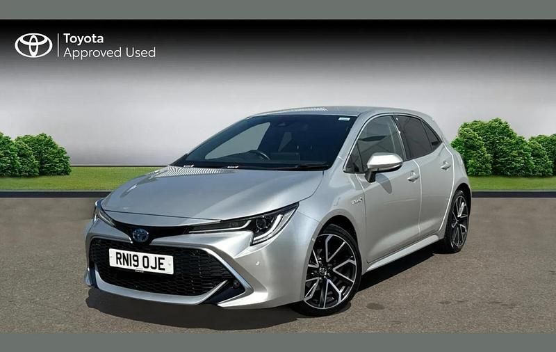 Używany Toyota Corolla 122 KM (89 kW) 2019 Srebrny Hatchback
